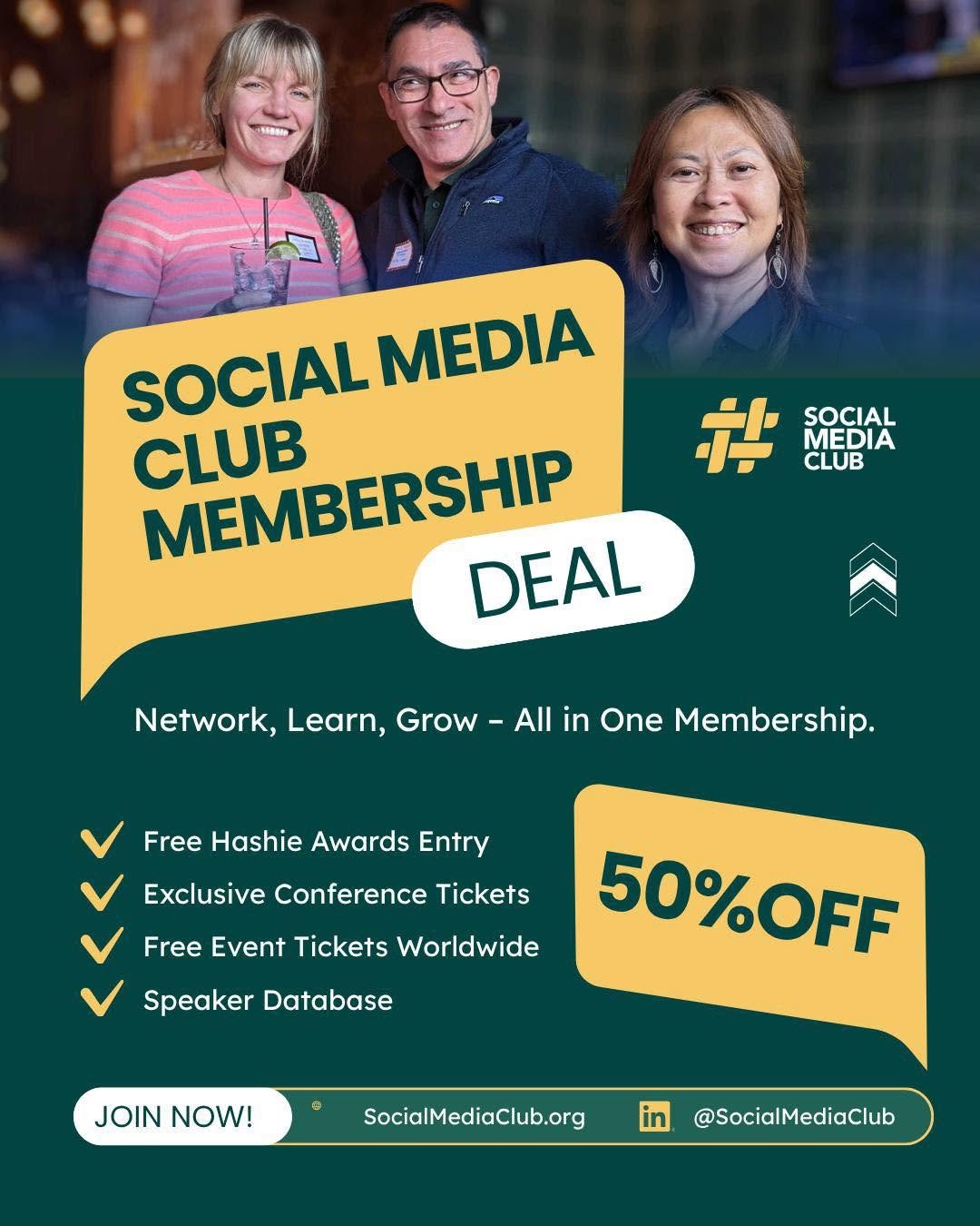 Trois membres souriants du Social Media Club apparaissent devant un visuel d’adhésion avec l’offre 50 % off et le message Join Now.